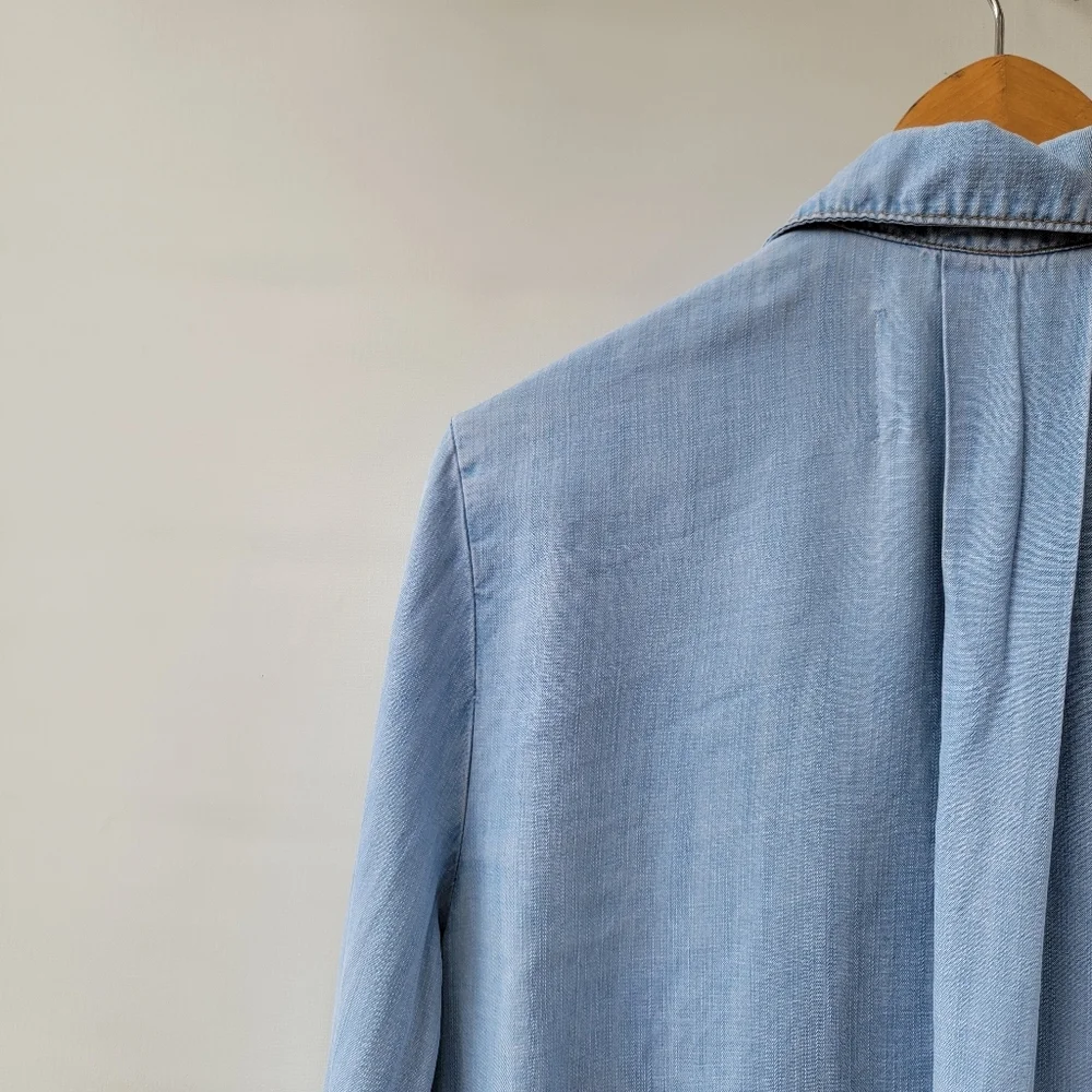 Bella Dahl Chambray Blouse Size Medium Blue Split Back Roll Tab Sleeves Coastal - Picture 14 of 16